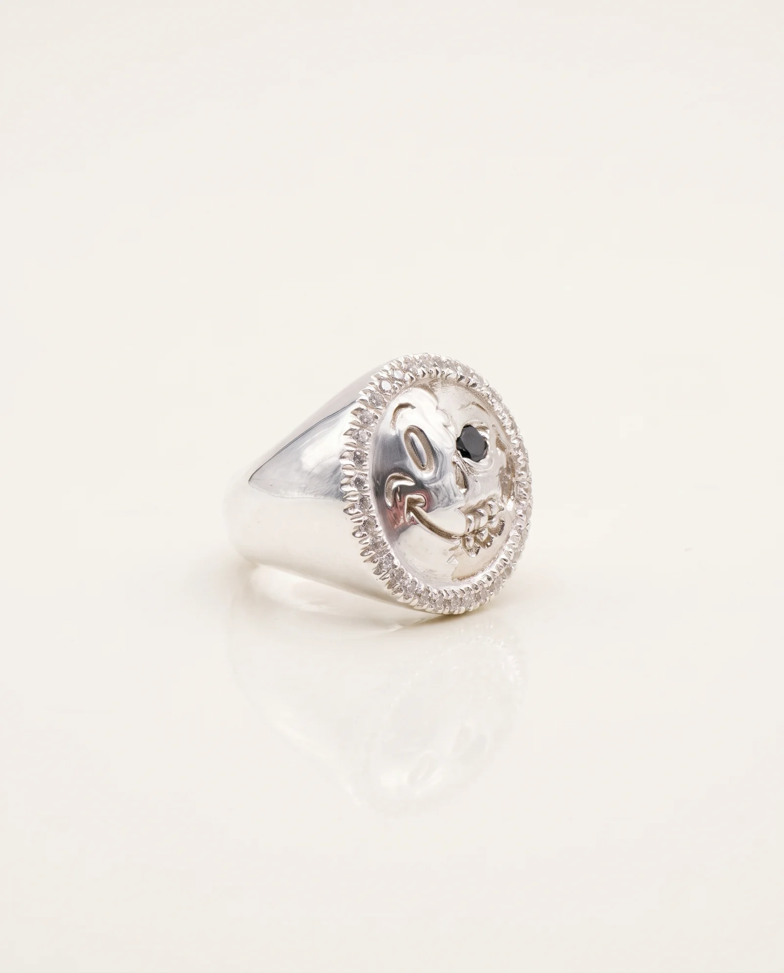 Le Rieur, chevalière métal blanc poli, pièce unique MILLE 618 N° 003