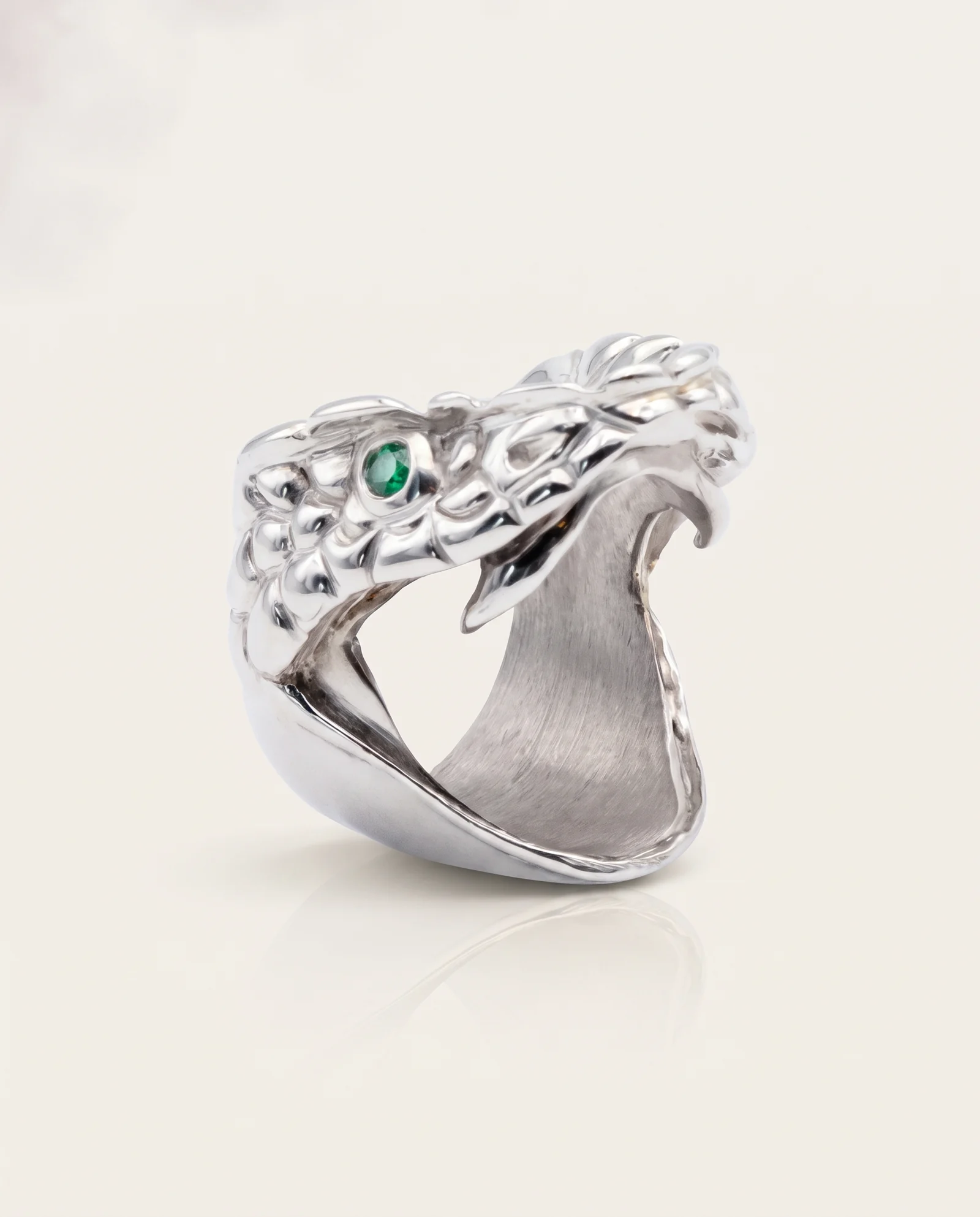 Le Serpent, bague or blanc ciselé, intérieur satiné, pièce unique MILLE 618 N° 002